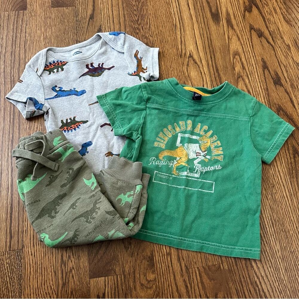 Gap and Old Navy dinosaur bundle, size 12-18M